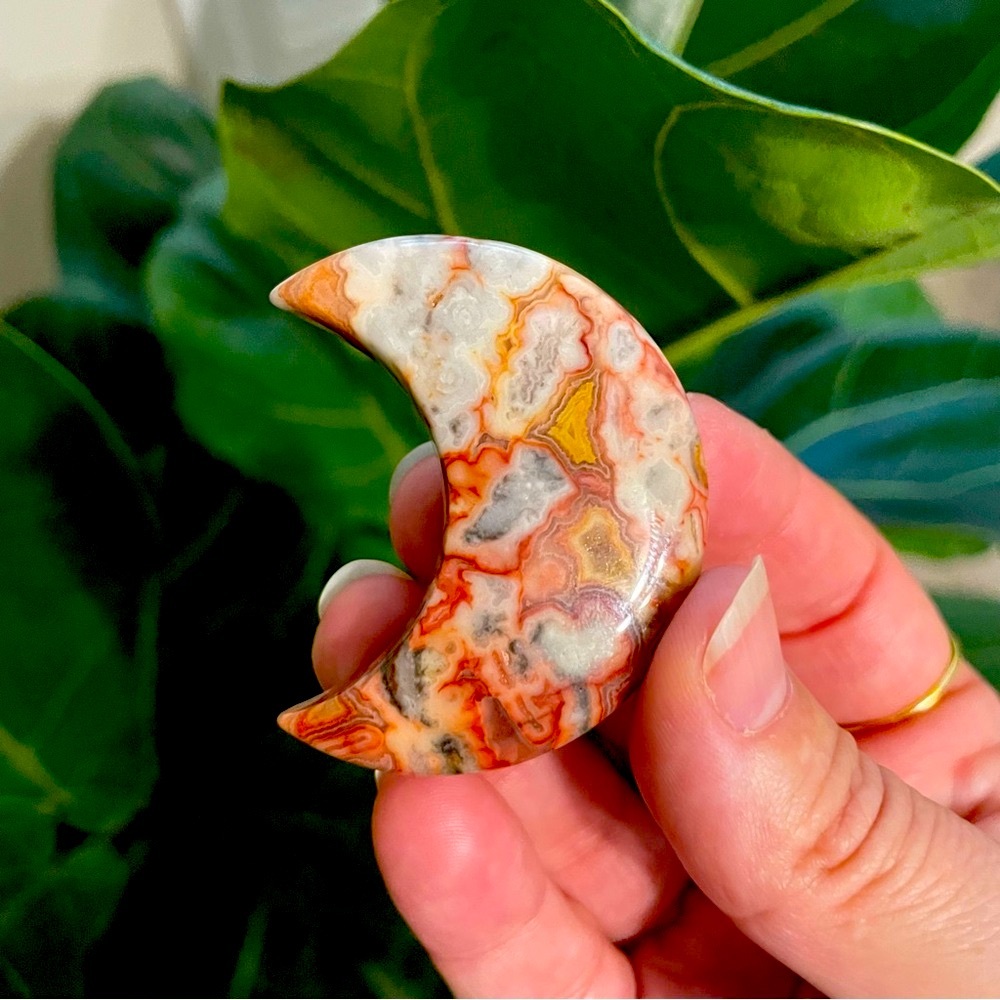 high grade Crazy lace, agate, crystal carved moon from mexico incredible banding - Picture 4 of 5